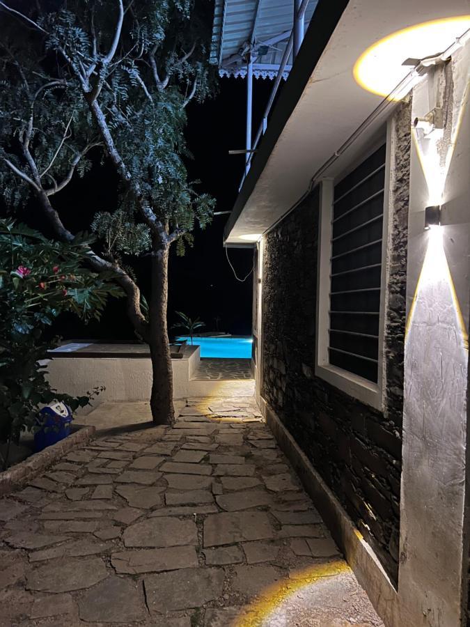 The Riverside Estate - 3bedroom Private Pool In Villa Udaipur
